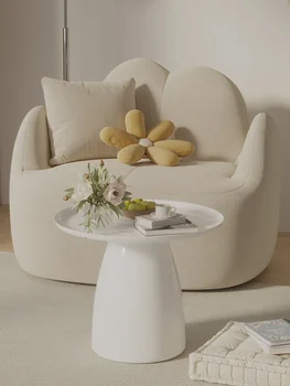 Minimalističen ins postelji gospodinjski aparat tabela Nordijska moderna dnevna soba okrogla miza