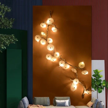 Svetlobno razkošje vse, baker veje stenske svetilke stopnice v ozadju stene ustvarjalne Kitajski slog stavbe luksuzne vile dnevna soba lotus
