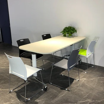 Zložljiva miza je preprost in enostaven, sestanek osebja tabela, usposabljanje tabeli, pravokotne urad trakovi.
